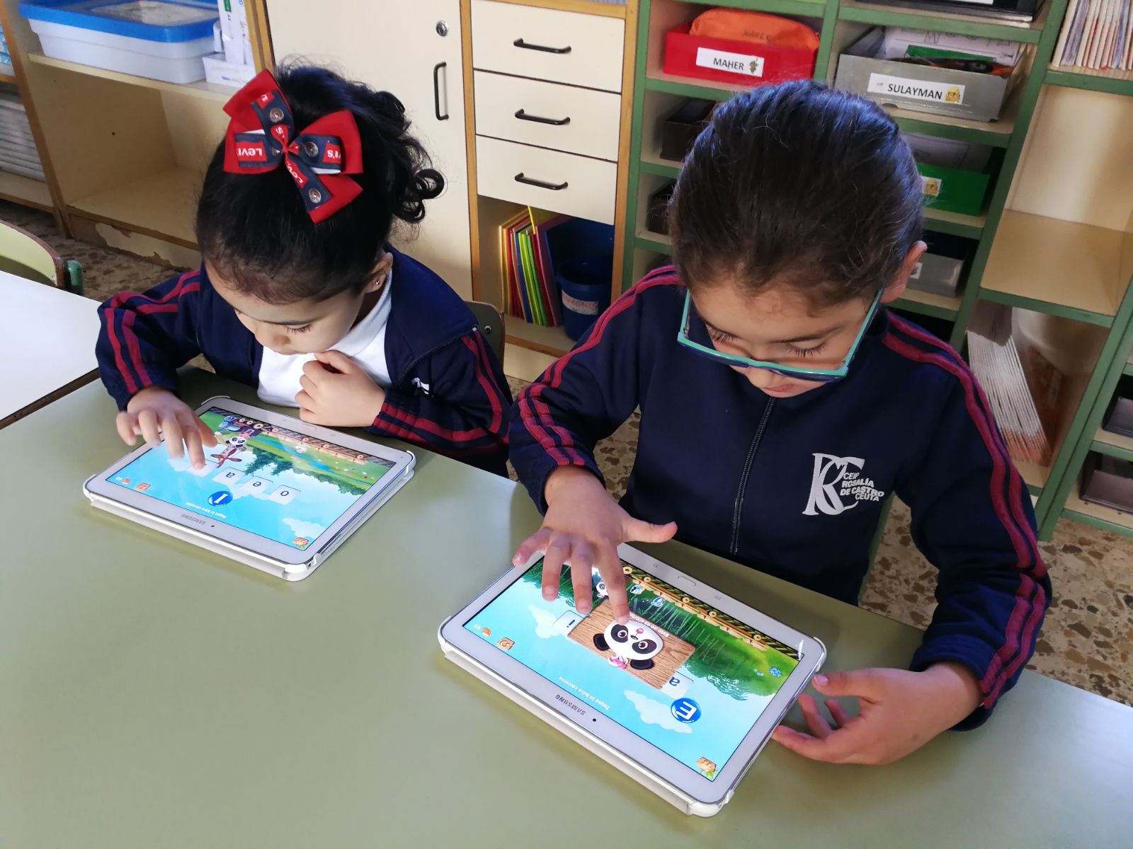 Los alumnos/as de infantil aprenden lectoescritura con la utilización de las tablets, algo que les encanta y ayuda bastante de forma lúdica. Por Inmaculada Carrasco Quero.