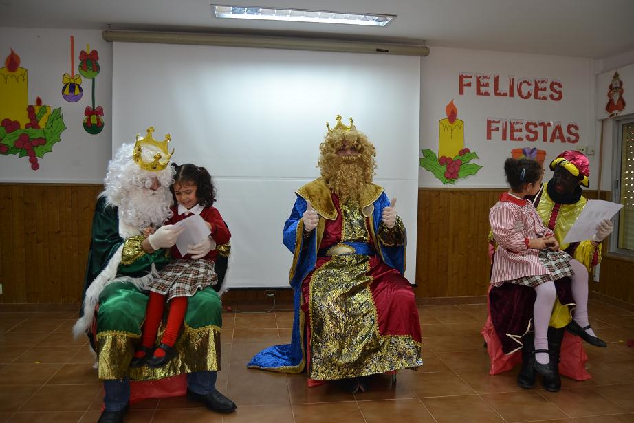 La llegada de los Reyes Magos y Papa Noel causó gran alegría a nuestros alumnos.